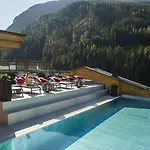 Alpin Tuxerhof Tux