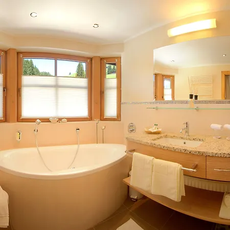 Hotel Alpin Tuxerhof 5*