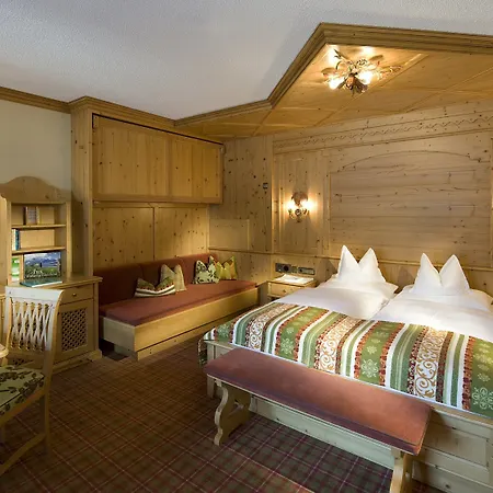 Alpin Tuxerhof فندق
